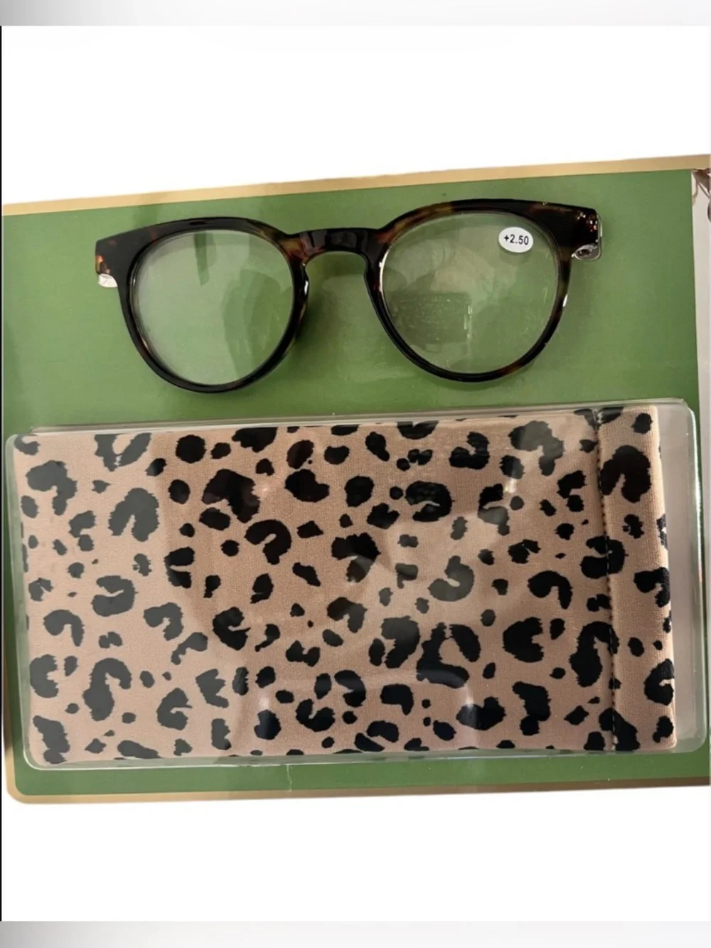 Readers +2.50 w/ Eyeglass Case NWT Stylish Lightweight